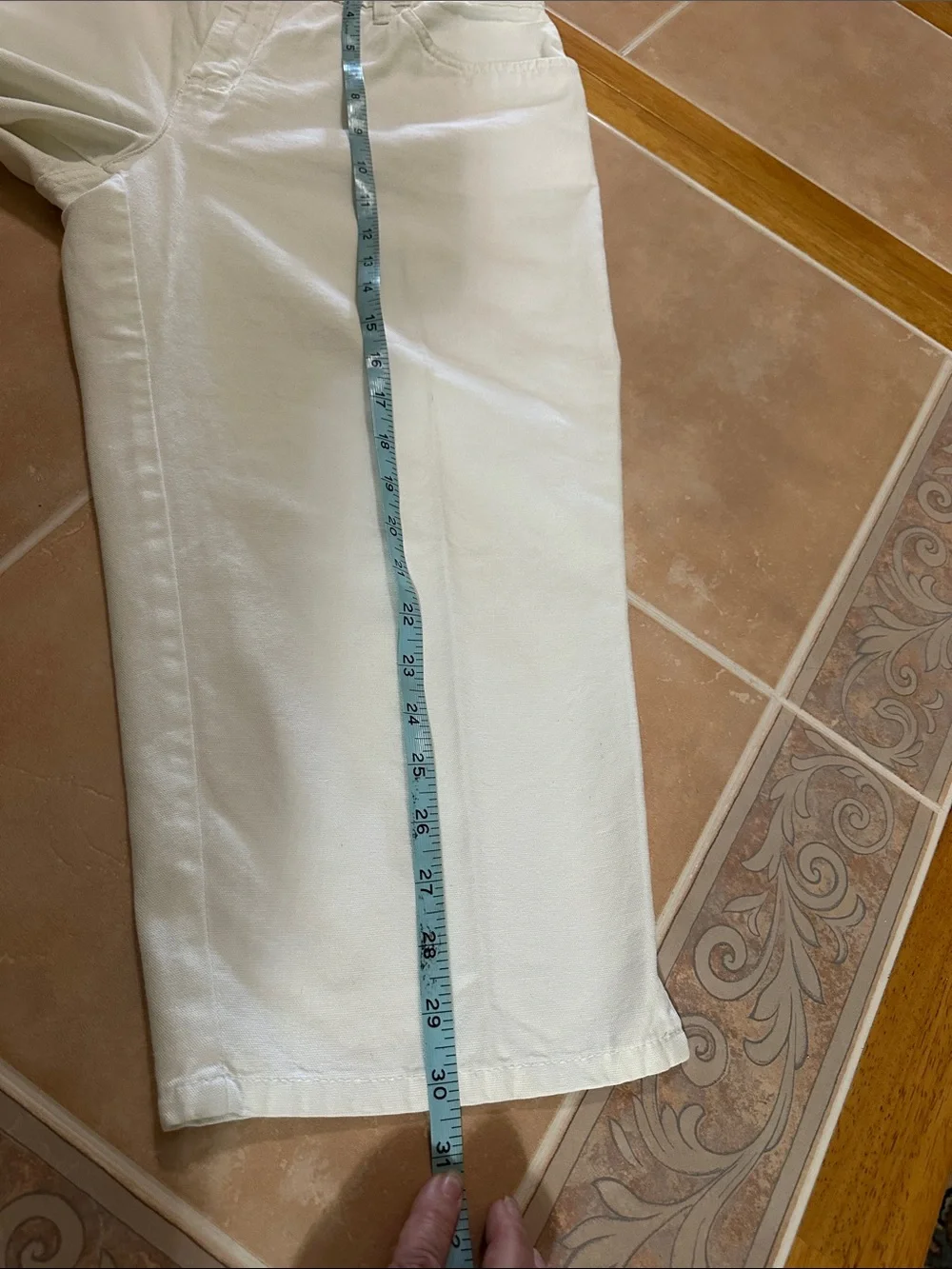 bill blass White Straight-Leg Denim Capris